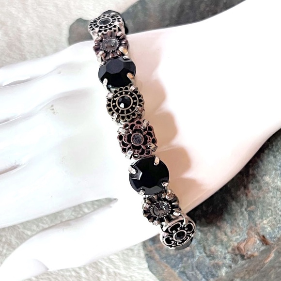 Vintage Avon NRT Silver Tone Black Bead Bracelet - Picture 3 of 5